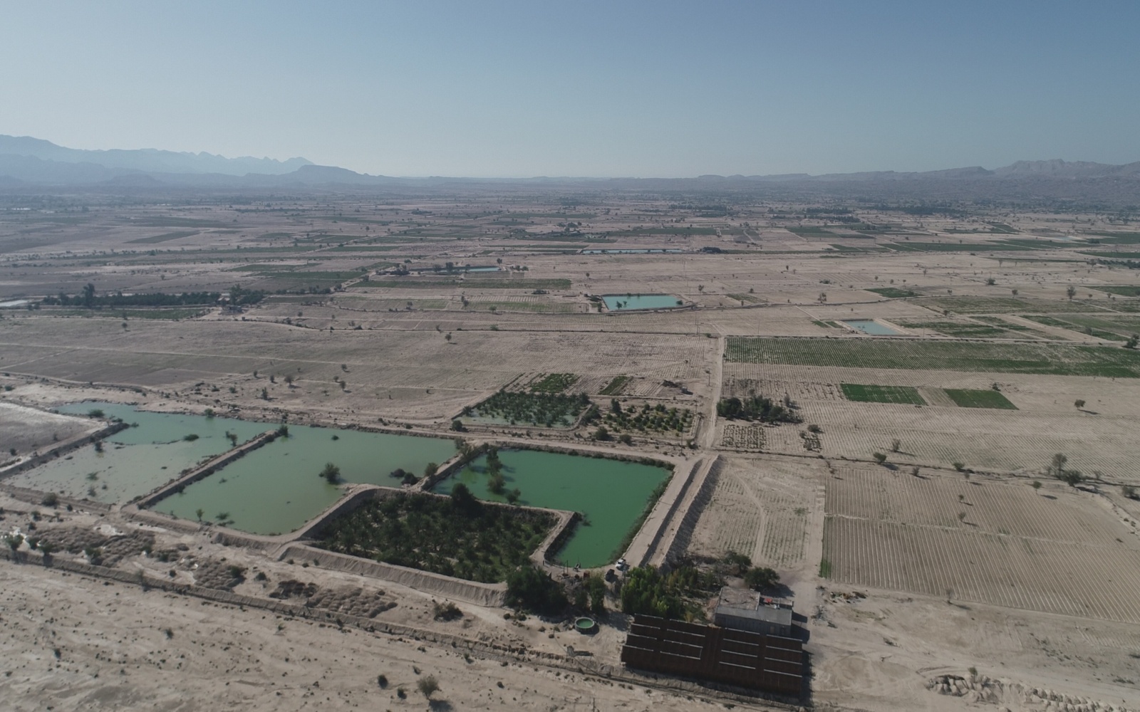 تغذیه مصنوعی چاههای روستای گزیر شهرستان بندرلنگه