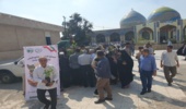 توزیع ۳۰۰ اصله نهال بین نمازگزارن به مناسبت گرامیداشت هفته منابع طبیعی در شهرستان میناب