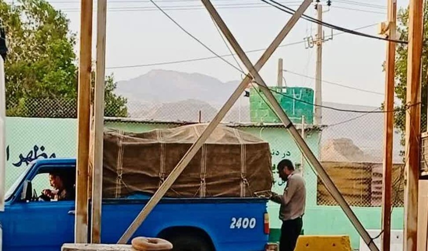 کشف دو تُن چوب قاچاق در بندرخمیر