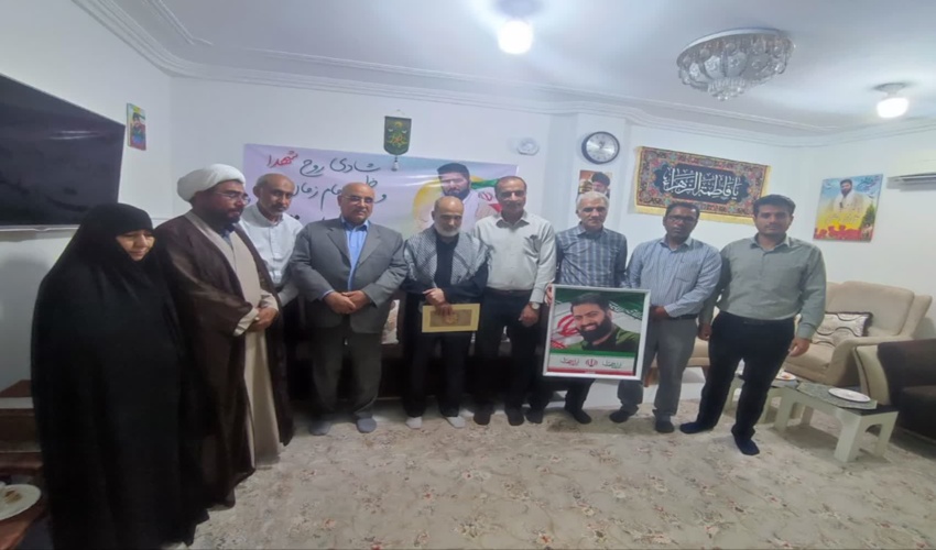 دیدار مدیرکل و جمعی از همکاران منابع طبیعی و آبخیزداری هرمزگان با خانواده شهید جنگ رمضان
