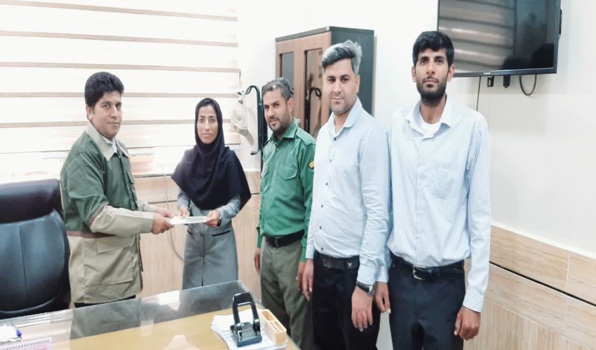 تقدیر از رابط روابط عمومی اداره منابع طبیعی و آبخیزداری شهرستان رودان