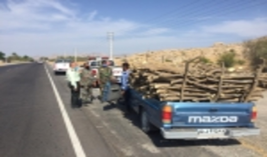 توقیف خودرو حامل چوب آلات باغی بدون مجوز در شهرستان رودان‎