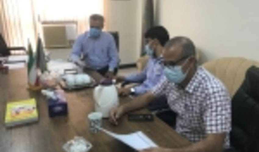 نشت رئیس منابع طبیعی وآبخیزداری شهرستان  قشم با دهیار وشورای بندر لافت 