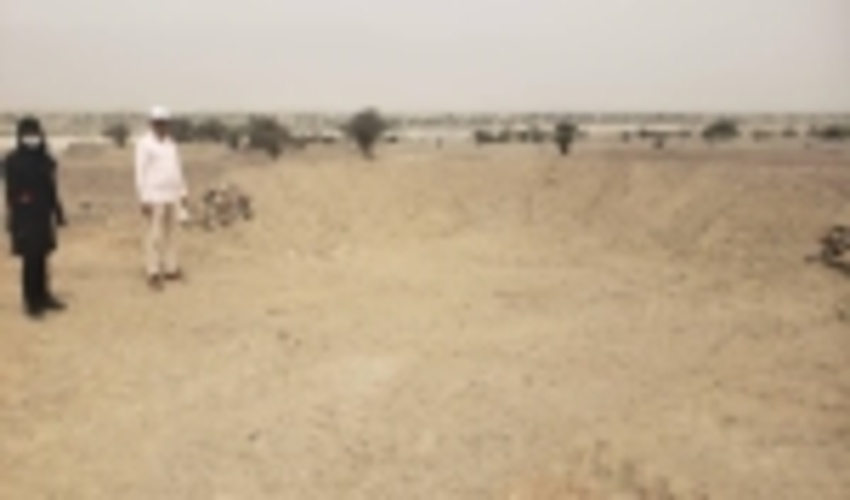 اتمام عملیات پروژه احداث هلالی آبگیر با بذرکاری و حفاظت و قرق حوزه لمزان  شهرستان بندر لنگه