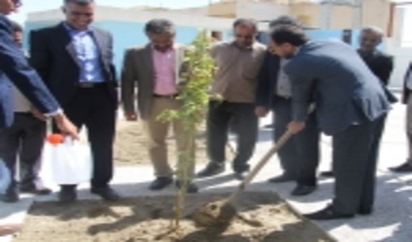 دیدار با رئیس دانشگاه آزاد شهرستان حاجی آباد در روز ششم هفته منابع طبیعی