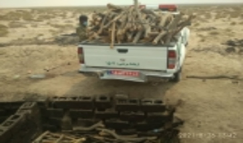 تخریب یک باب کوره تولید ذغال غیرمجاز در شهرستان بندرلنگه