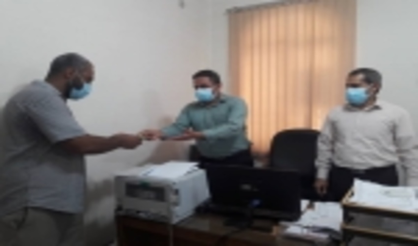 توزیع کارت های همیار طبیعت محافظین افتخاری شهرستان بندرعباس 