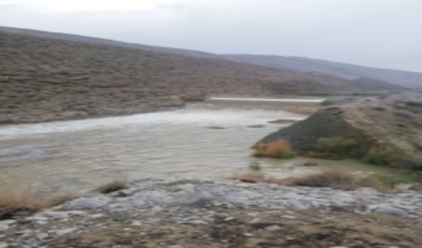 آبگیری سازه آبخیزداری در حوزه  آبخیز طیفکان شهرستان بندرعباس در پی بارش های اخیر در این منطقه 