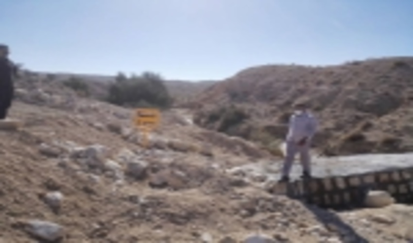 نصب تابلوهای هشدار دهنده در مجاورت بندها،آبگیر و سدهای خاکی آبخیزداری شهرستان پارسیان 