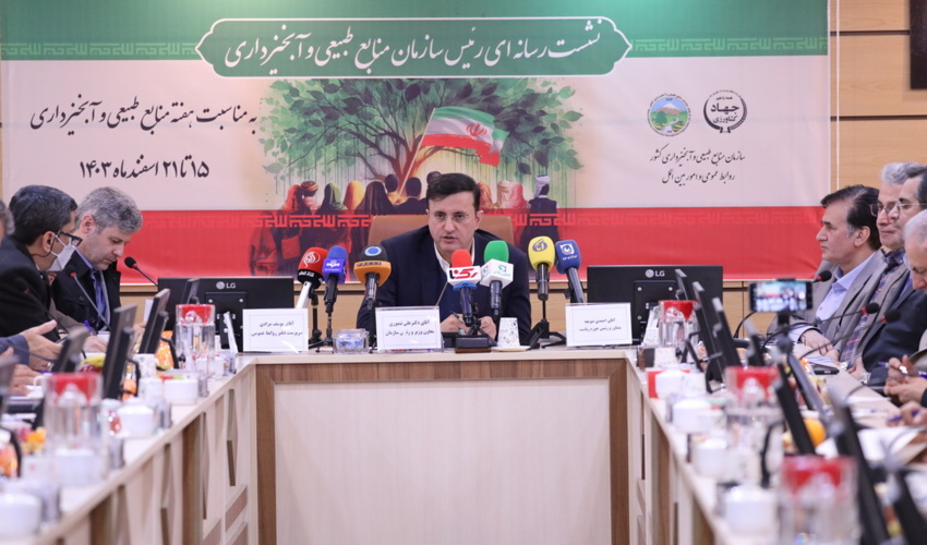 جلسه‌ی شورای حفاظت از اراضی ملی و منابع طبيعى در شهرستان بستک تشکیل شد 