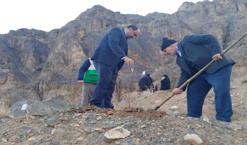 برگزاری مراسم تقدیر از خیرین در کنار سد گاگته رودبار شهرستان بندرخمیر 