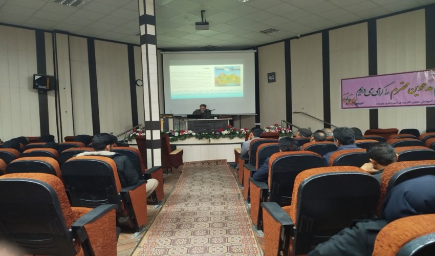 اداره منابع طبیعی و آبخیزداری بندرلنگه مسابقه نقاشی و آموزش کاشت نهال بین نونهالان برگزارنمود