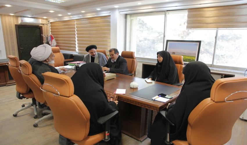 توزیع بسته های ترویجی منابع طبیعی در بین دانش آموزان همیار طبیعت سیریک