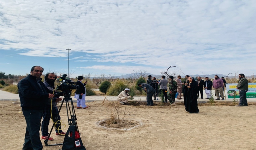 مراسم جشن بزرگداشت هفته مقام زن و روز مادر در اداره کل منابع طبیعی هرمزگان برگزار شد 