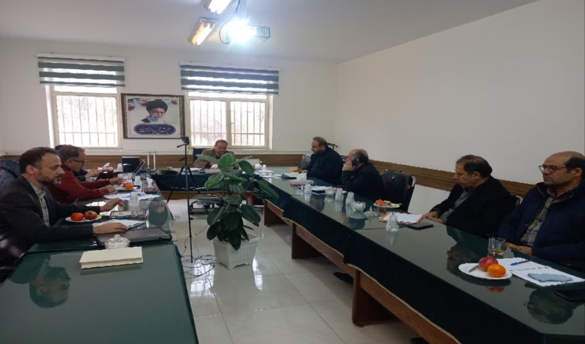 هماهنگی جهت برگزاری روز درختکاری در مدرسه روستای گری شیخ شهرستان بندرخمیر
