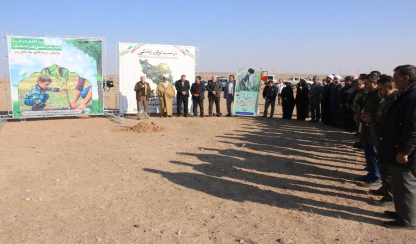 بازدید استاندار هرمزگان ازسازه آبخیزداری روستای بر زرد رودان