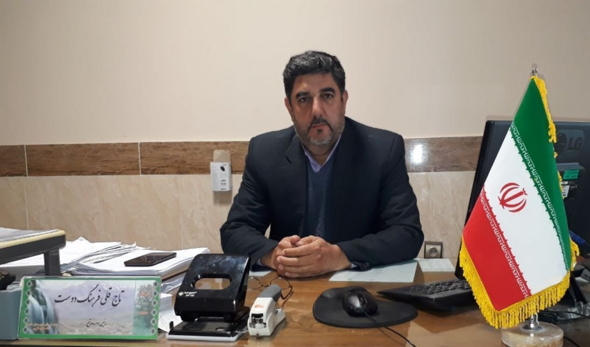 گرامیداشت ایام الله دهه فجر با تزئین اداره و غبار روبی گلزار شهداء