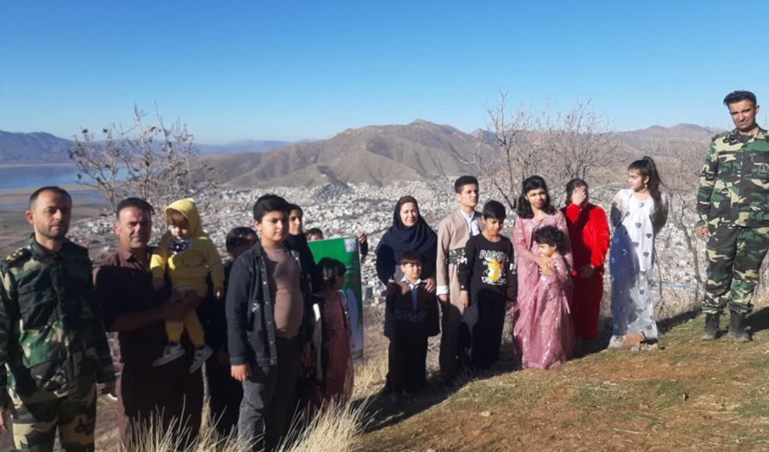 فرماندار شهرستان حاجی آباد از پروژه عملیات آبخیزداری سد خاکی گود گز دهستان این شهرستان بازدید کرد.