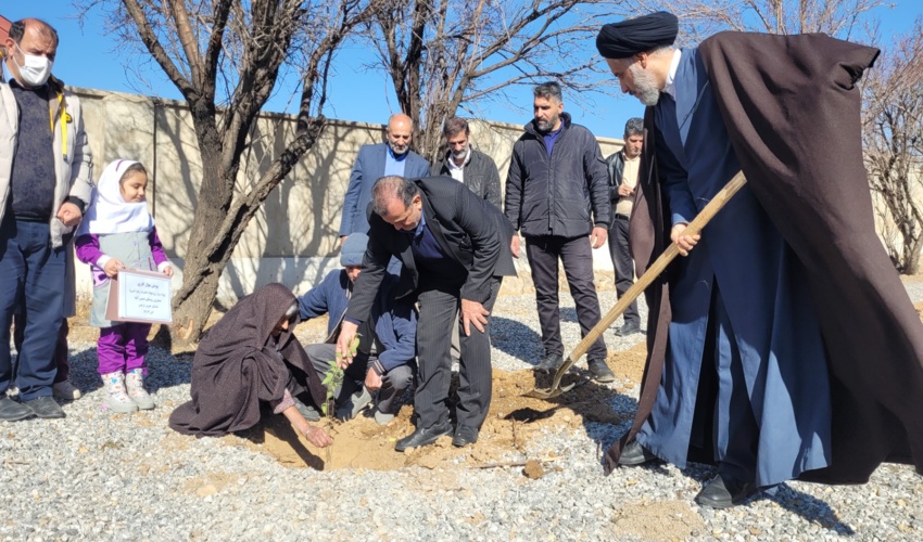 مدیرکل منابع طبیعی و آبخیزداری هرمزگان از پروژه های آبخیزداری شهرستان بندرعباس بازدید کرد