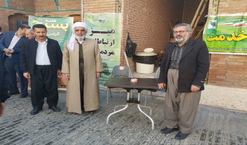 توزیع بسته های ترویجی منابع طبیعی در بین دانش آموزان همیار طبیعت  بمناسبت هفته دفاع مقدس در شهرستان قشم