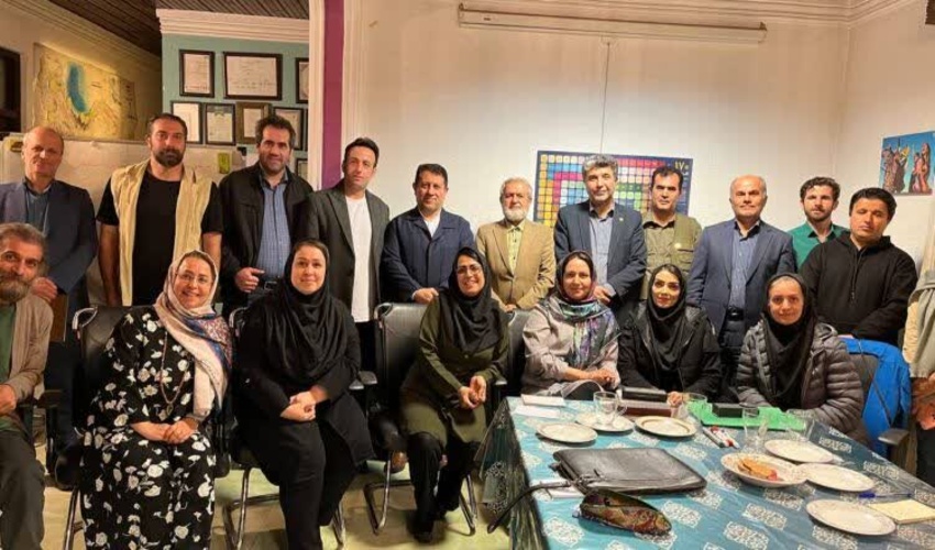 نصب بنر اطلاع رسانی پروژه های صندوق توسعه ملی در شهرستان حاجی آباد