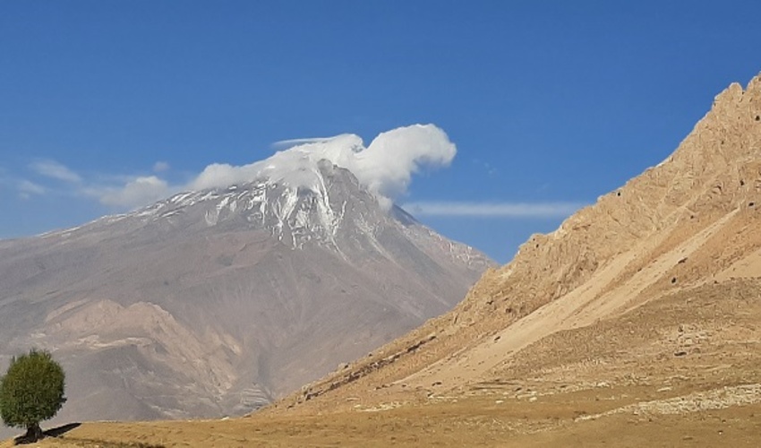 رضایت مردم از اجرای پروژه احداث هلالی آبگیر توام با بذرکاری در شهرستان میناب 