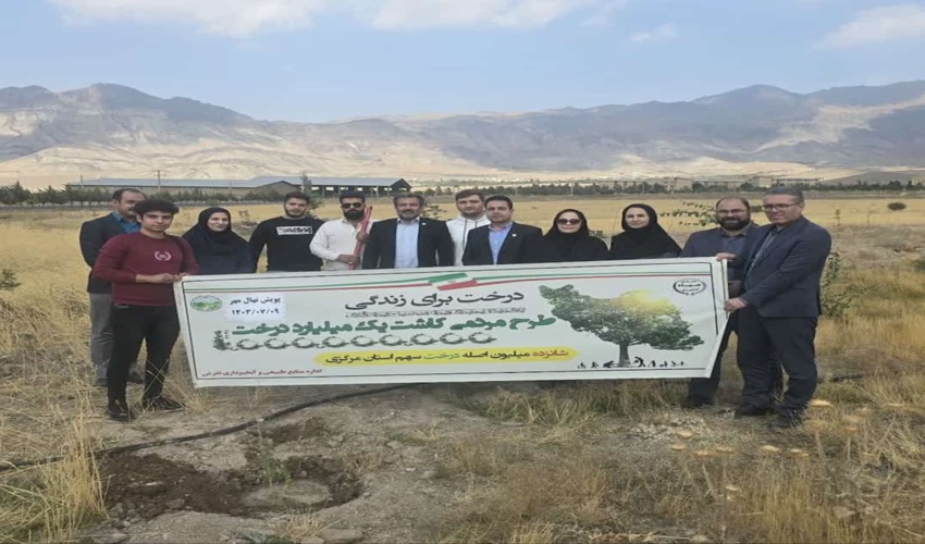 بازدید معاون فنی اداره کل از محل مورد نظر اجرای عملیات مالچ پاشی شهرستان جاسک