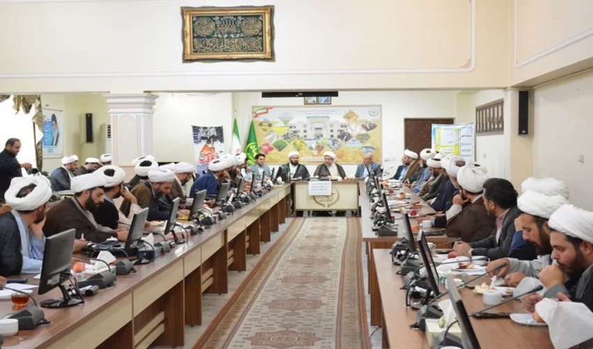 بازدید رئیس اداره آبخوانداری منابع طبیعی هرمزگان از سازه آبخیزداری چاه ماخور بندرخمیر‎