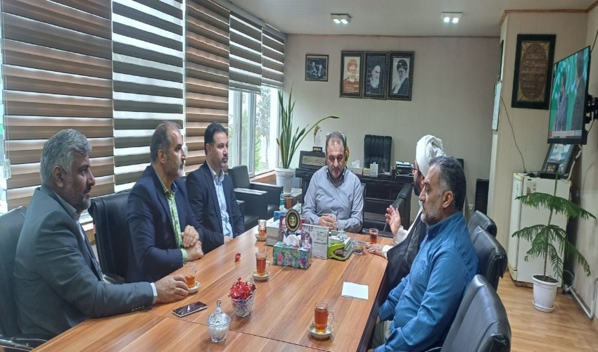 بازدید معاون فرماندار از اداره منابع طبیعی و آبخیزداری رودان