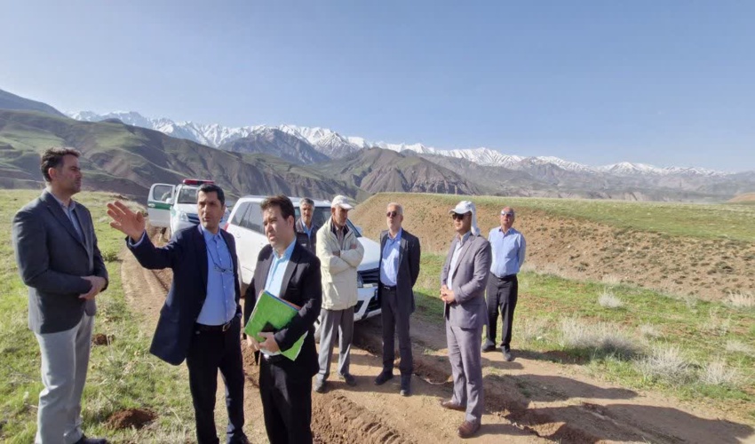 استحصال آب طی بارندگی اخیر توسط سازه های آبخیزداری شهرستان بندرلنگه  