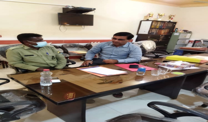 نشست اداره منابع طبیعی و آبخیزداری شهرستان بندرلنگه با دهیار روستای کوغان