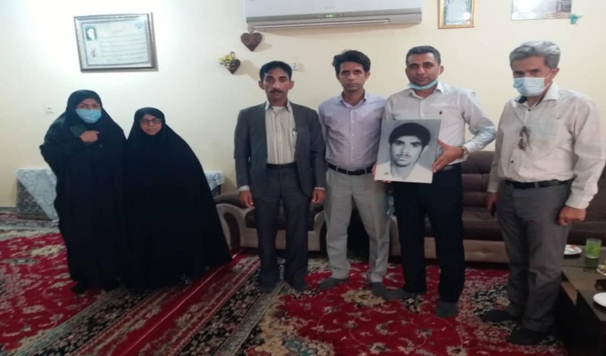 دیدار رئیس منابع طبیعی و آبخیزداری رودان با خانواده معظم شهدا به مناسبت هفته دولت