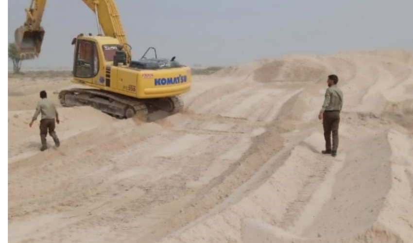 توقف عملیات حفر کانال در اراضی ملی بندرمقام شهرستان بندرلنگه