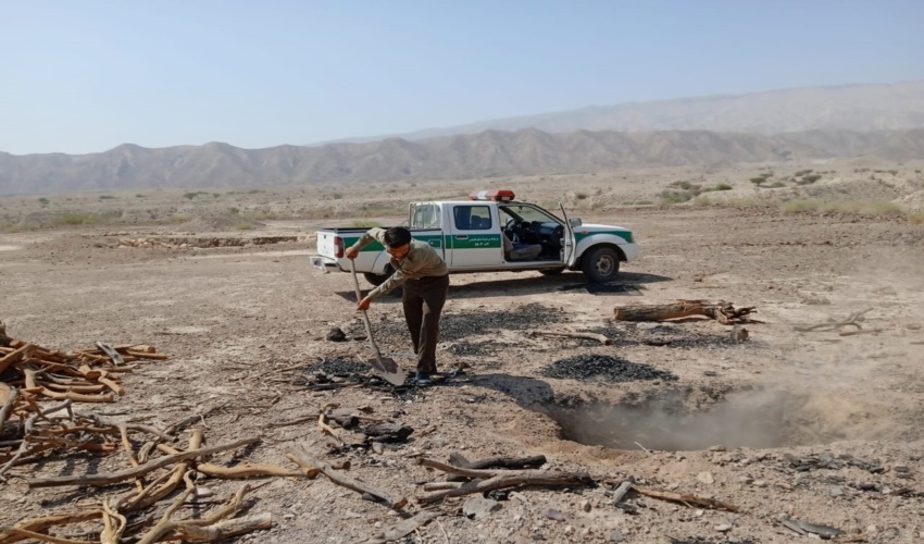 کشف و تخریب یک باب کوره ذغال سازی در لاوردین شهرستان بندرلنگه