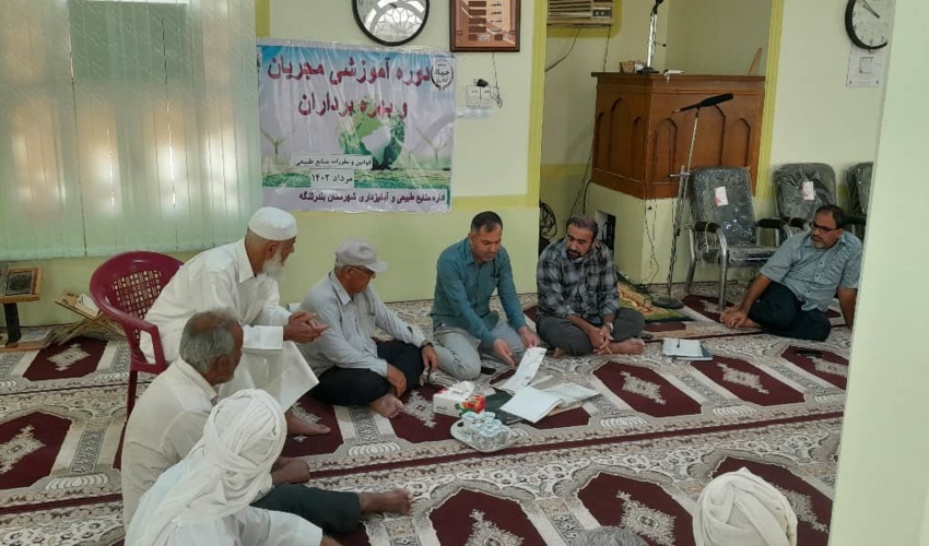 آموزش مرتعداران روستای سه کنار شهرستان بندرلنگه