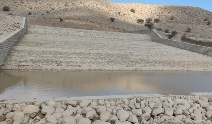 گشت زنی ماموران یگان حفاظت در منطقه بندرآفتاب بخش شیبکوه شهرستان بندرلنگه 