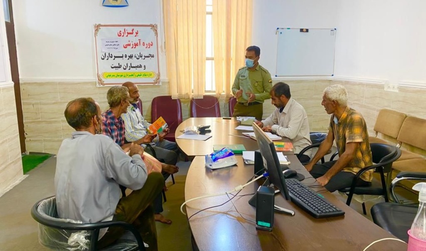 برگزاری دوره آموزشی آشنایی با قوانین و مقررات منابع طبیعی در روستای چاهستان شهرستان بندرعباس 