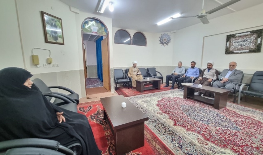 نقش فرهنگی زنان در طرح مردمی کاشت یک میلیارد درخت ستودنی است