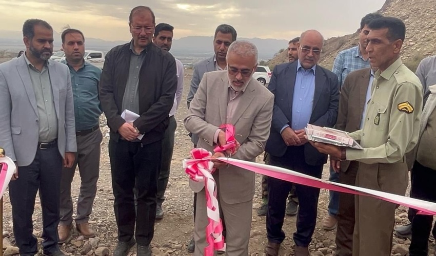 سازه آبخیزداری گروم باحضور رییس سازمان منابع طبیعی و آبخیزداری کشور در هرمزگان افتتاح شد