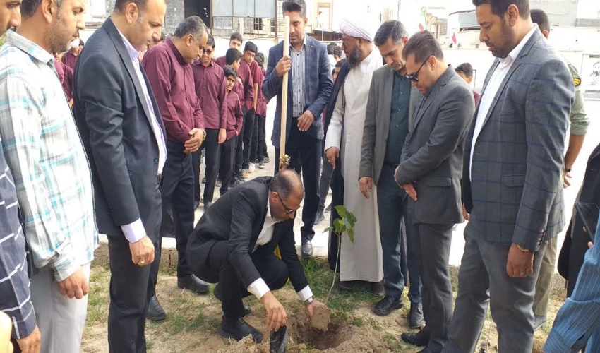 برگزاری جشن درختکاری به مناسبت هفته منابع طبیعی در شهرستان بندرلنگه