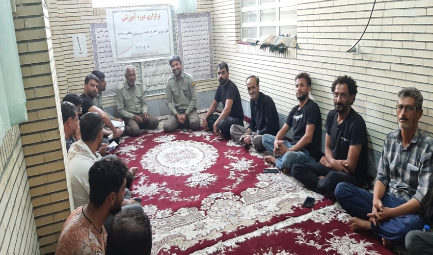 برگزاری دوره آموزشی علل و عوامل اصلی تخریب در عرصه های جنگلی و مرتعی در شهرستان رودان 