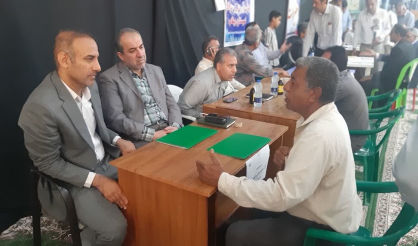 برپایی میز خدمت اداره منابع طبیعی شهرستان میناب در نماز جمعه