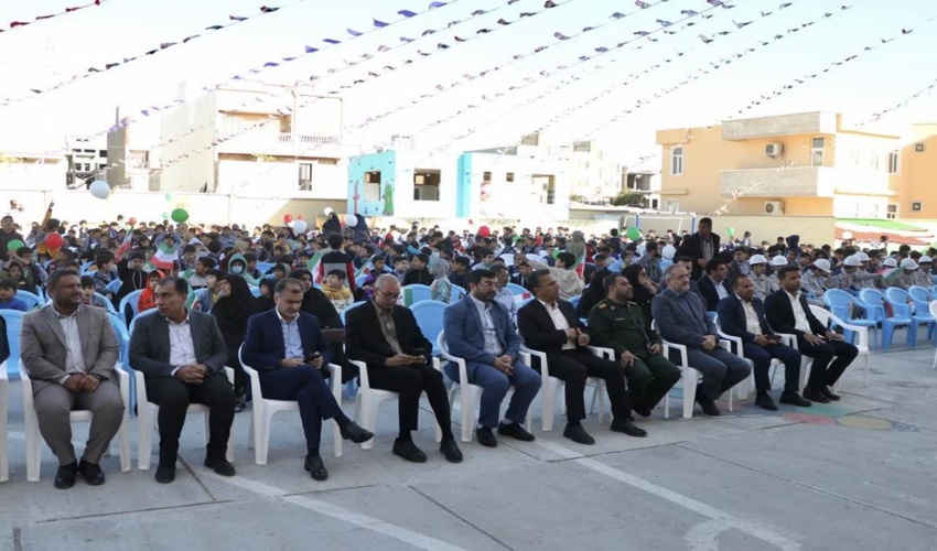 نواختن زنگ انقلاب در شهرستان قشم