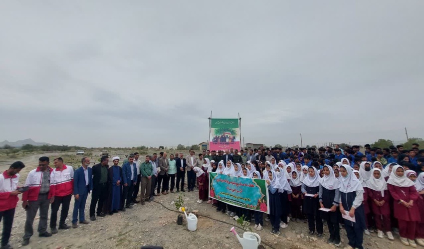 مراسم روز درختکاری در هنرستان کشاورزی آبنما شهرستان رودان برگزار شد