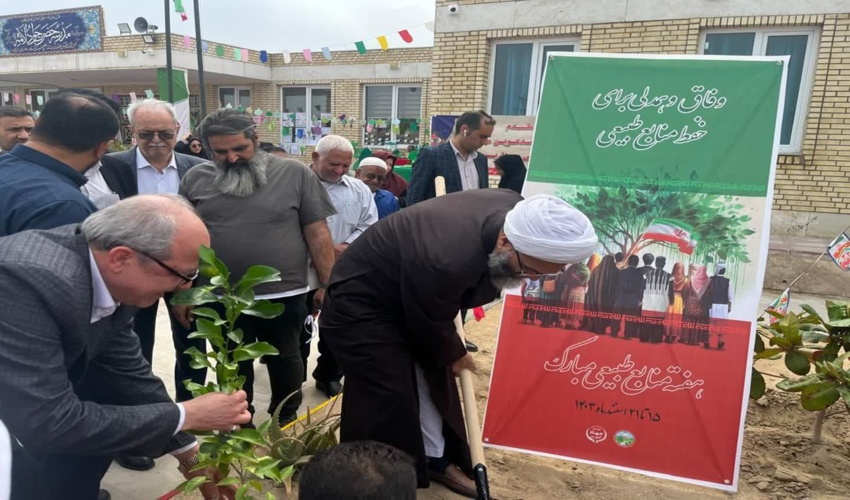 برگزاری مراسم درختکاری با حضور فرماندار شهرستان قشم در مدرسه حضرت جوادالائمه روستای طولا
