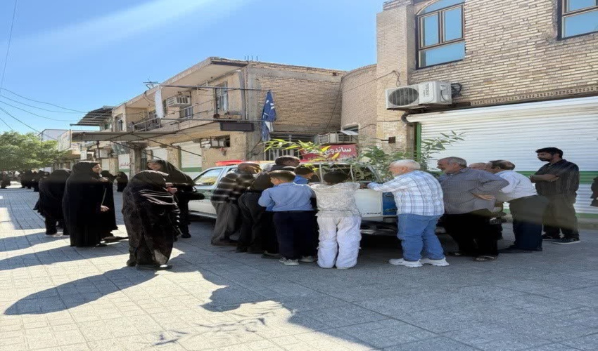 برگزاری میز خدمت و توزیع نهال رایگان به مناسبت آغاز هفته منابع طبیعی در حاجی‌آباد