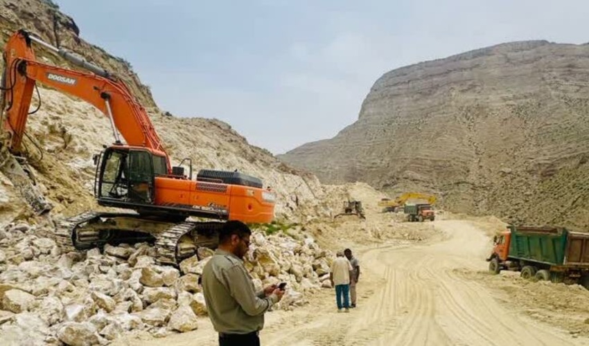 پایش مستمر یگان حفاظت منابع طبیعی بندرخمیر از محدوده‌های معدنی و سینه‌کارها؛