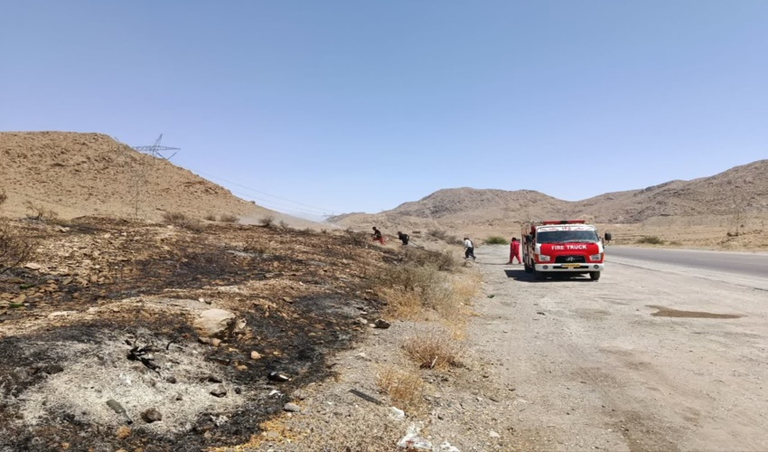 مهار آتش سوزی در منطقه رزدر شهرستان حاجی آباد