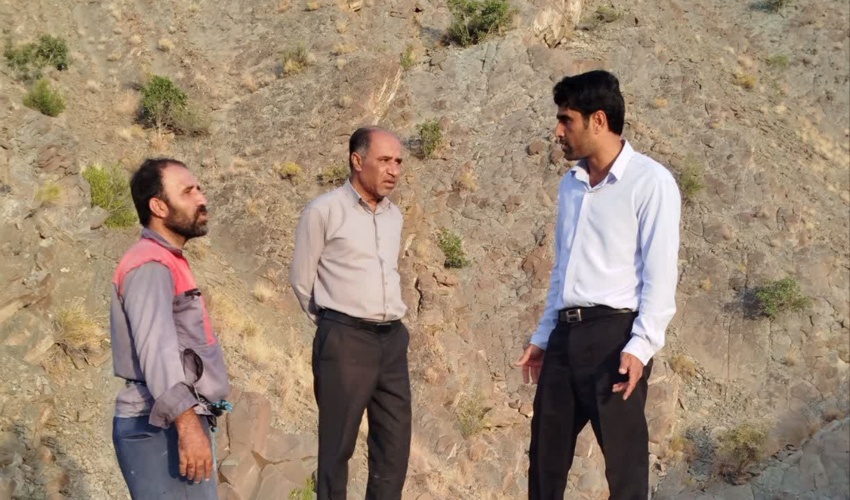بازدید رئیس و معاون اداره منابع طبیعی و آبخیزداری شهرستان بشاگرد از سازه مشارکت مردمی روستای رینن